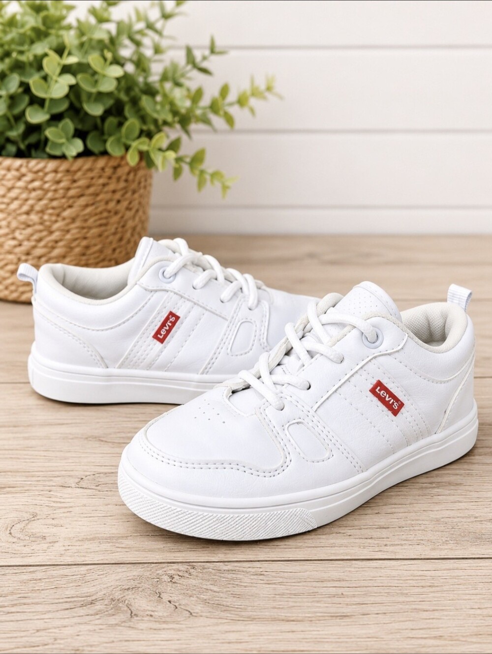 Levi's Kids White Sneakers Toddler Lace Up Casual Low Top Shoes Size 9